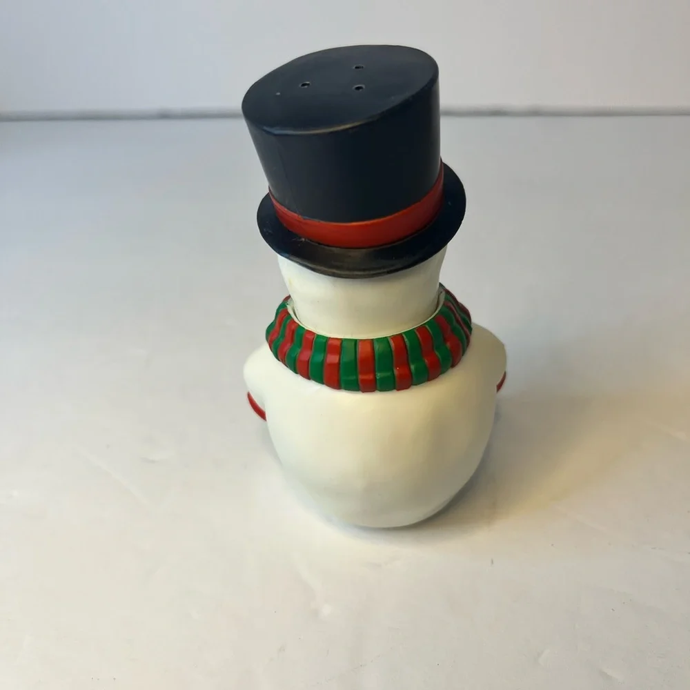 4” AVON TOP HAT SALT‎ AND PEPPER SHAKER SET GIFT COLLECTION SNOWMAN CHRISTMAS.